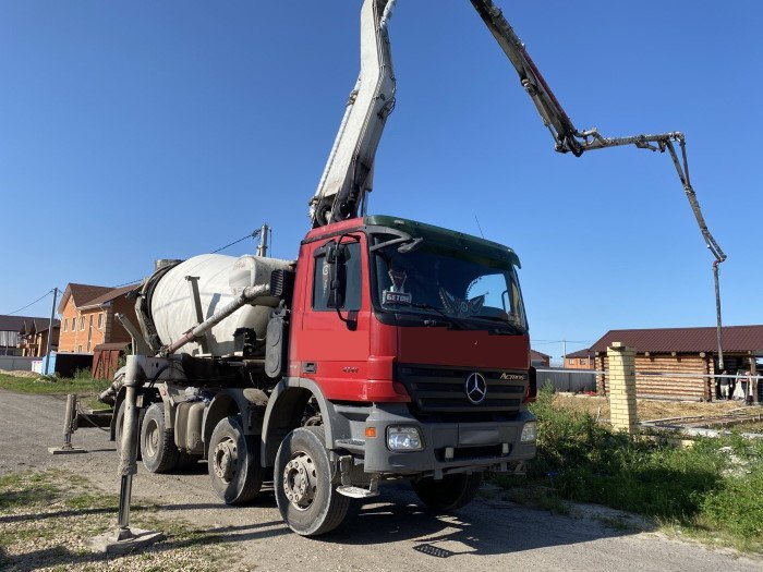 Подача бетона для заливки полов в бане в Донецке